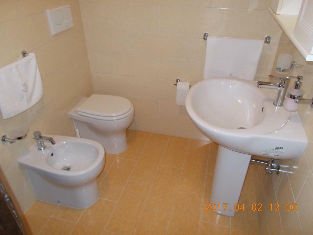 Villa A Casa Di Monia Felline Esterno foto